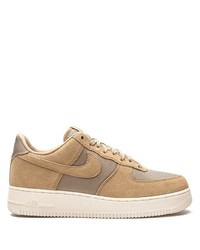 beige Wildleder niedrige Sneakers von Nike