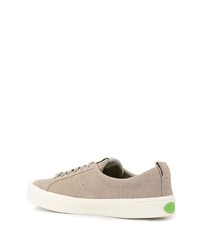 beige Wildleder niedrige Sneakers von Cariuma