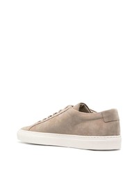 beige Wildleder niedrige Sneakers von Common Projects