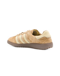 beige Wildleder niedrige Sneakers von adidas