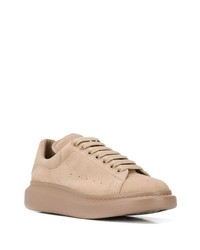 beige Wildleder niedrige Sneakers von Alexander McQueen