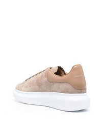 beige Wildleder niedrige Sneakers von Alexander McQueen