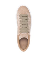 beige Wildleder niedrige Sneakers von Alexander McQueen