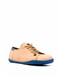 beige Wildleder niedrige Sneakers von Camper