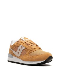 beige Wildleder niedrige Sneakers von Saucony