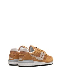 beige Wildleder niedrige Sneakers von Saucony