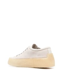 beige Wildleder niedrige Sneakers von Clarks Originals