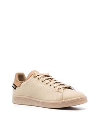 beige Wildleder niedrige Sneakers von adidas