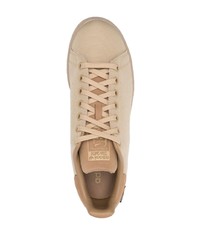 beige Wildleder niedrige Sneakers von adidas