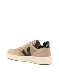 beige Wildleder niedrige Sneakers von Veja