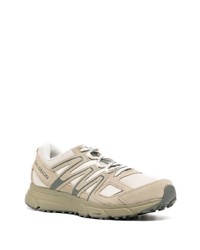 beige Wildleder niedrige Sneakers von Salomon