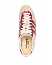 beige Wildleder niedrige Sneakers von adidas