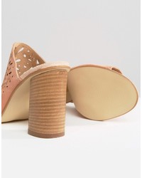 beige Wildleder Pantoletten von Carvela