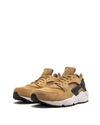 beige Wildleder Sportschuhe von Nike