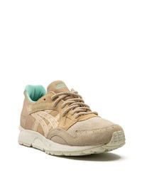 beige Wildleder Sportschuhe von Asics