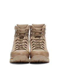 beige Wildlederarbeitsstiefel von Nonnative