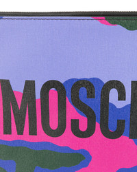 blaue bedruckte Clutch von Moschino