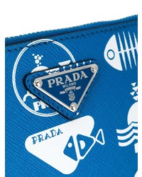 blaue bedruckte Leder Clutch Handtasche von Prada