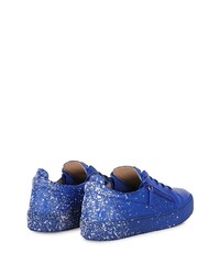 blaue bedruckte Leder niedrige Sneakers von Giuseppe Zanotti