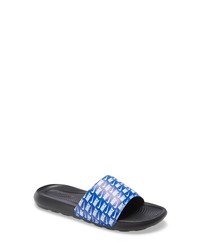 blaue bedruckte Ledersandalen