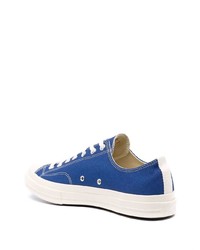 blaue bedruckte niedrige Sneakers von Comme Des Garcons Play