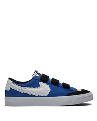 blaue bedruckte Segeltuch niedrige Sneakers von Nike