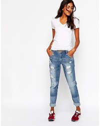 blaue Boyfriend Jeans mit Destroyed-Effekten