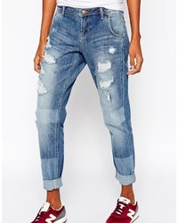 blaue Boyfriend Jeans mit Destroyed-Effekten