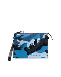 blaue Camouflage Clutch Handtasche von Valentino