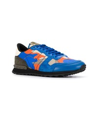 blaue Camouflage niedrige Sneakers von Valentino