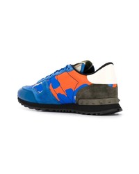 blaue Camouflage niedrige Sneakers von Valentino