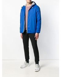 blaue Daunenjacke von K-Way