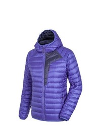 blaue Daunenjacke von Salewa