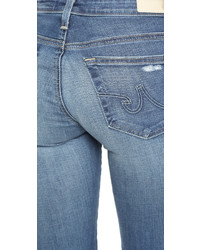 blaue enge Jeans mit Destroyed-Effekten von AG Jeans