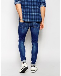 blaue enge Jeans mit Destroyed-Effekten von Asos