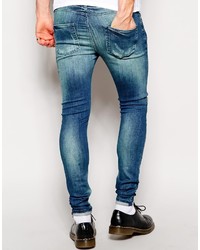 blaue enge Jeans mit Destroyed-Effekten von Asos