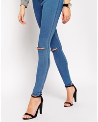 blaue enge Jeans mit Destroyed-Effekten von Asos