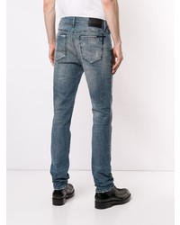 blaue enge Jeans mit Destroyed-Effekten von RtA