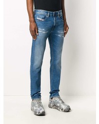 blaue enge Jeans mit Destroyed-Effekten von Diesel