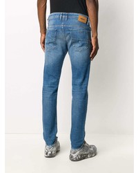 blaue enge Jeans mit Destroyed-Effekten von Diesel