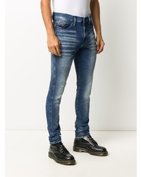 blaue enge Jeans mit Destroyed-Effekten von Diesel