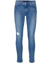 blaue enge Jeans mit Destroyed-Effekten von J Brand