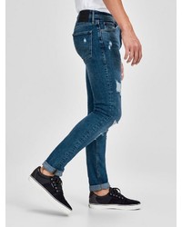 blaue enge Jeans mit Destroyed-Effekten von Jack & Jones