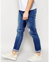 blaue enge Jeans mit Destroyed-Effekten