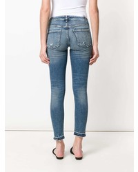 blaue enge Jeans mit Destroyed-Effekten von Agolde
