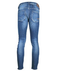 blaue enge Jeans mit Destroyed-Effekten von Le Temps des Cerises