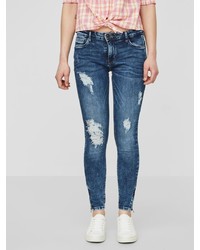 blaue enge Jeans mit Destroyed-Effekten von Noisy May