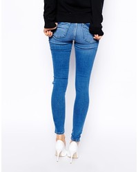 blaue enge Jeans mit Destroyed-Effekten von Asos