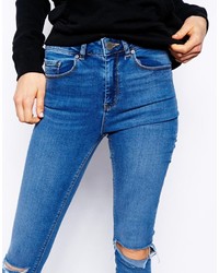 blaue enge Jeans mit Destroyed-Effekten von Asos