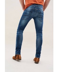 blaue enge Jeans mit Destroyed-Effekten von SALSA